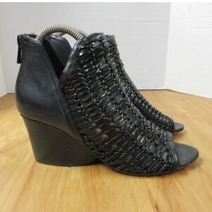 DONALD PLINER Jacqi Woven Leather Wedge Heel Sandals Sz 7.5 Black Peep Toe Boots